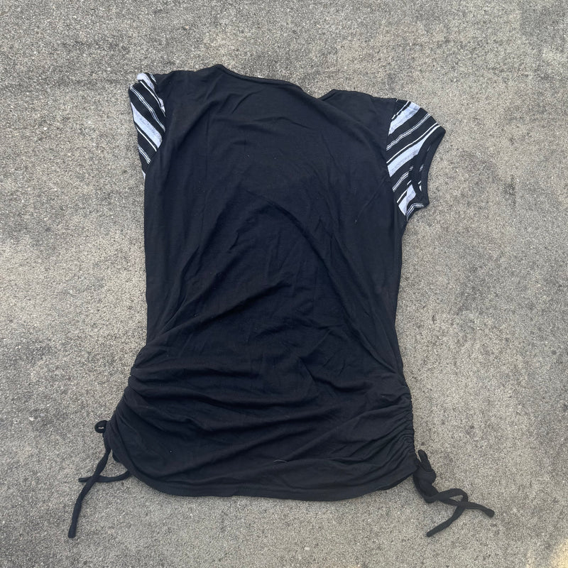 Detailansicht: Sourced limited accessories and clothes Stylish y2k retro black summer top – Logo, Nähte oder Material