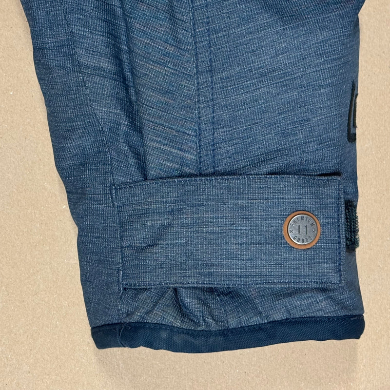 Detailansicht: Sourced limited accessories and clothes Premium goods skijacket – Logo, Nähte oder Material