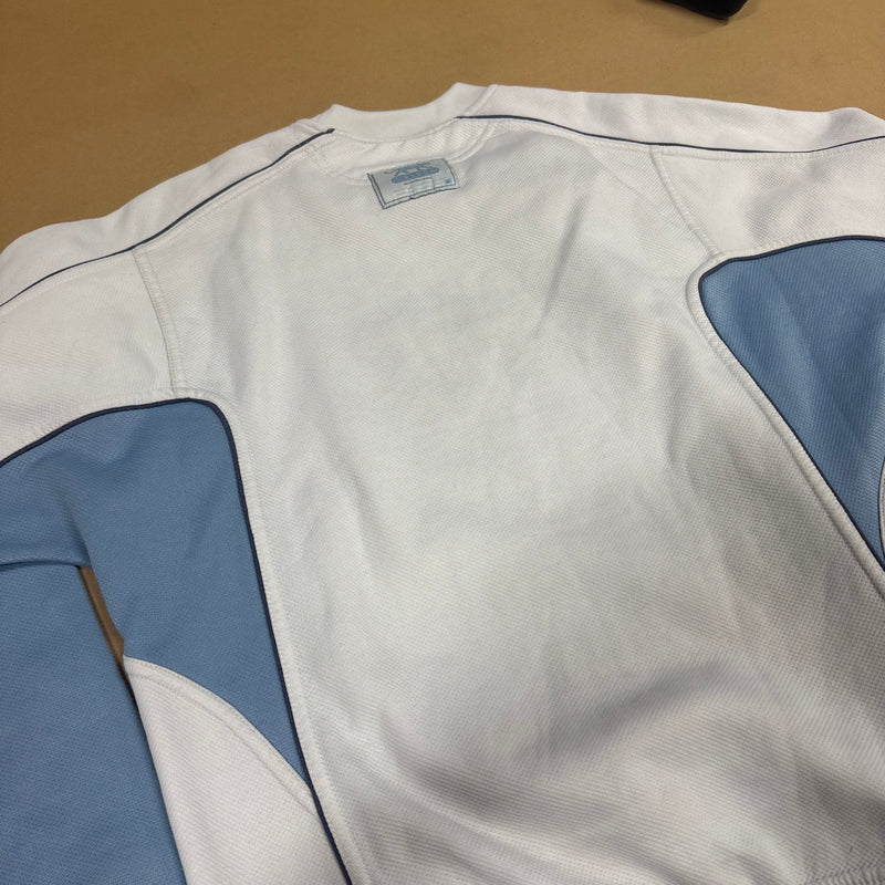 Detailansicht: Sourced limited accessories and clothes Airness streetwear white sweatshirt – Logo, Nähte oder Material