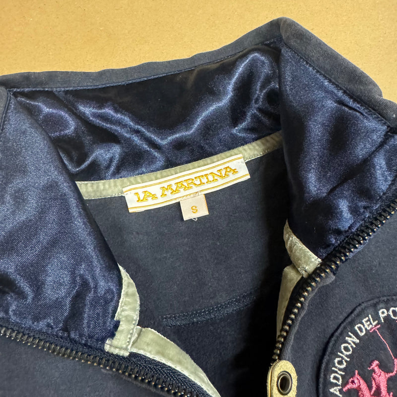 Detailansicht: Sourced limited accessories and clothes La Martina Bayres 1936 womens zip-up – Logo, Nähte oder Material