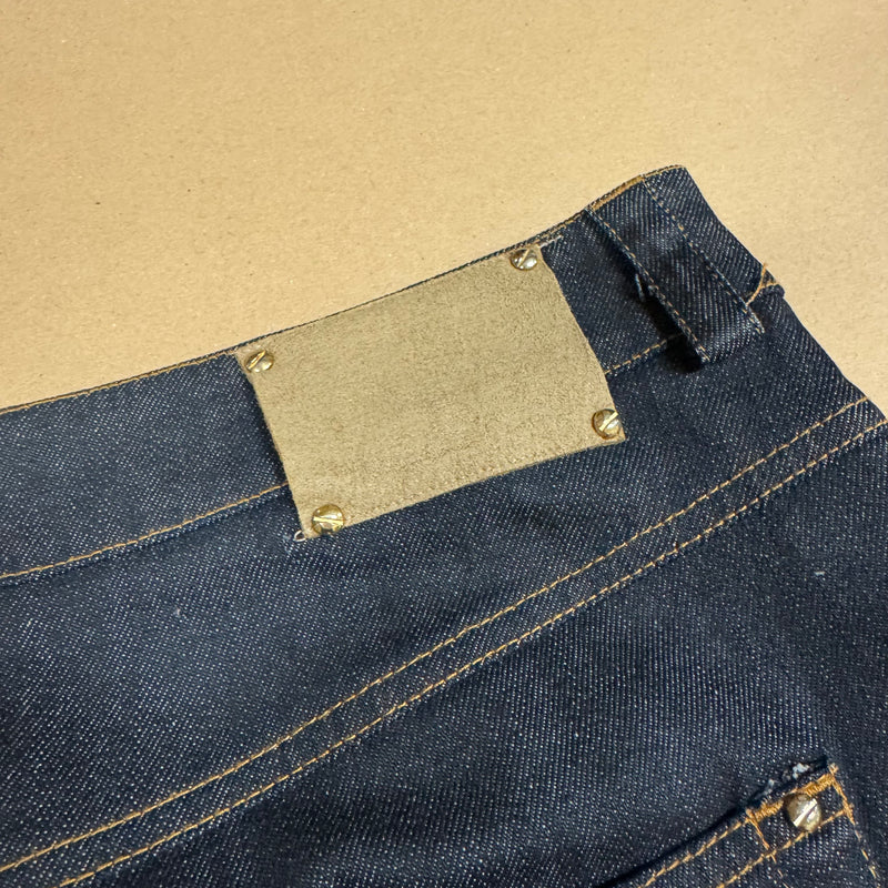 Detailansicht: Sourced limited accessories and clothes Burberry London vintage denim skirt – Logo, Nähte oder Material