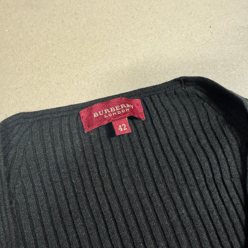 Detailansicht: Sourced limited accessories and clothes Burberry London slim fit women’s long sleeve – Logo, Nähte oder Material