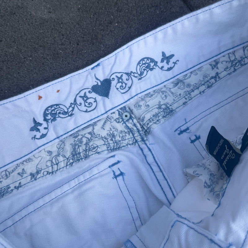 Detailansicht: Sourced limited accessories and clothes Diesel y2k white bootcut jeans – Logo, Nähte oder Material