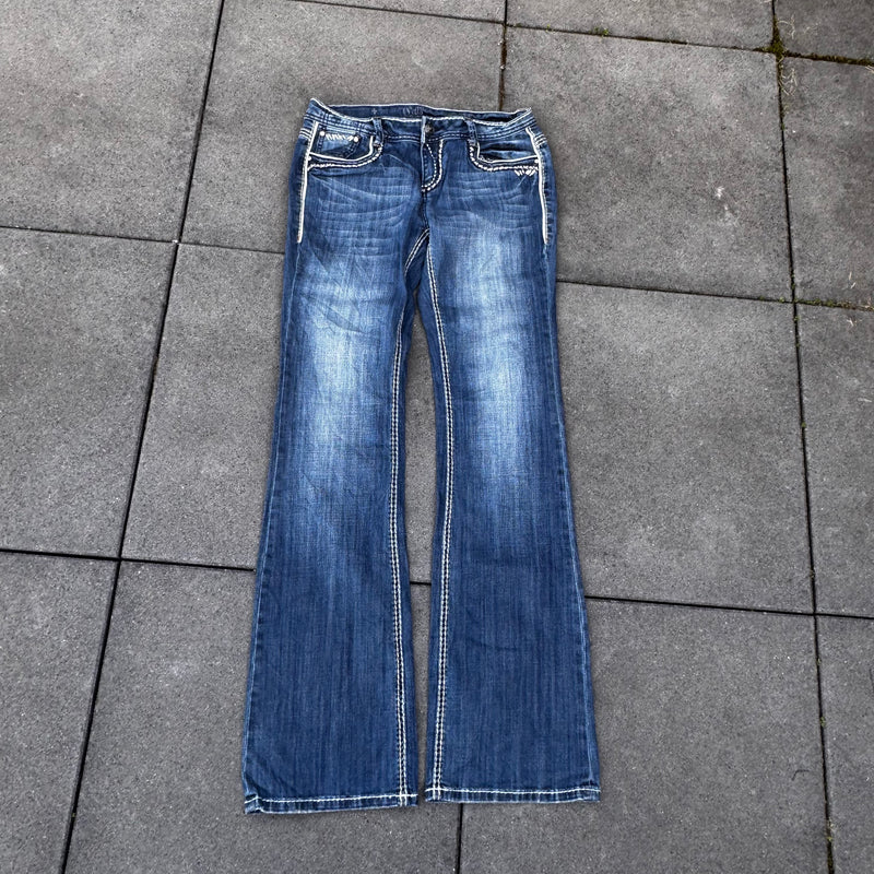 Detailansicht: Sourced limited accessories and clothes Hello y2k bootcut wideleg jeans – Logo, Nähte oder Material