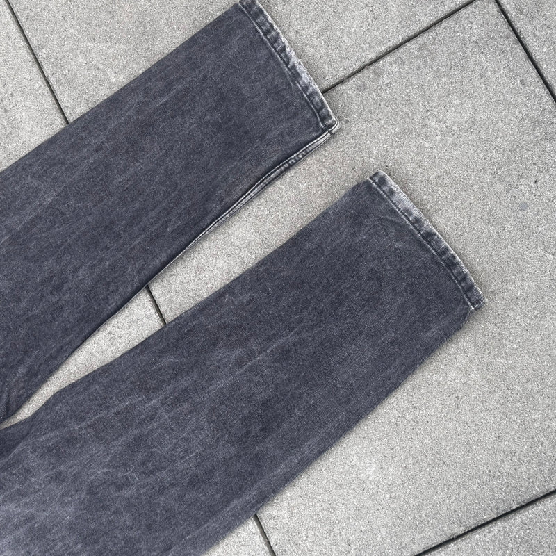 Detailansicht: Sourced limited accessories and clothes Carhartt black baggy retro jeans – Logo, Nähte oder Material