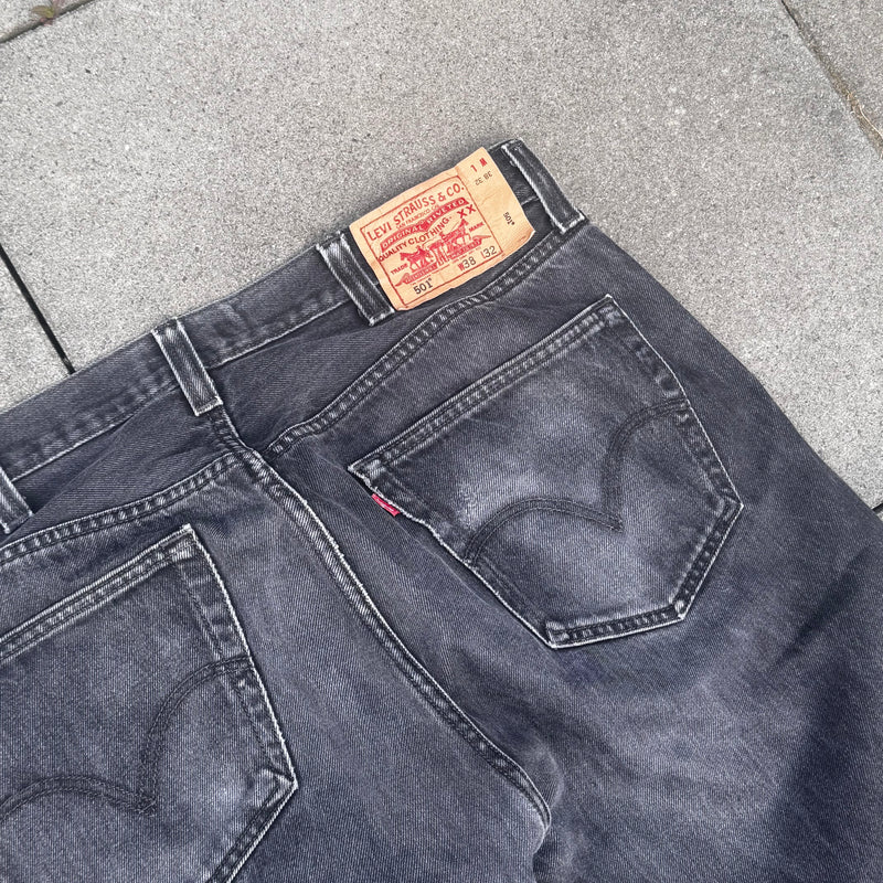 Detailansicht: Sourced limited accessories and clothes Levi Strauss 501 straight leg button fly jeans – Logo, Nähte oder Material