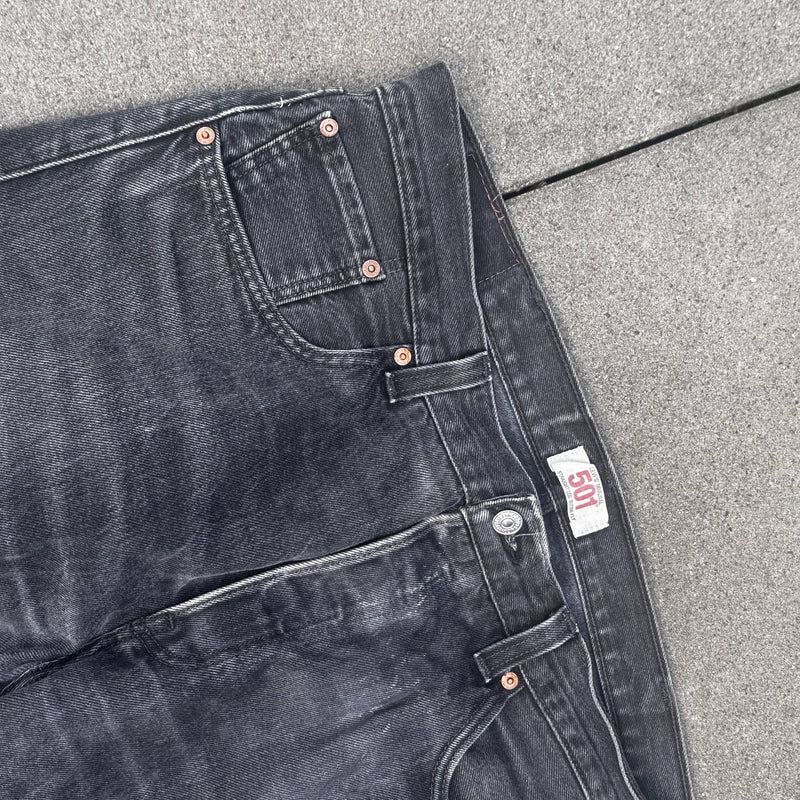 Detailansicht: Sourced limited accessories and clothes Levi Strauss 501 straight leg button fly jeans – Logo, Nähte oder Material
