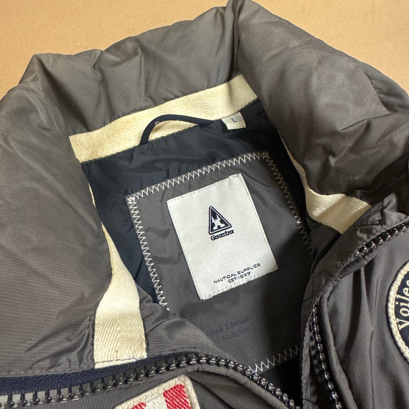 Detailansicht: Sourced limited accessories and clothes Gaastra Les Voiles de St. Tropez vest – Logo, Nähte oder Material