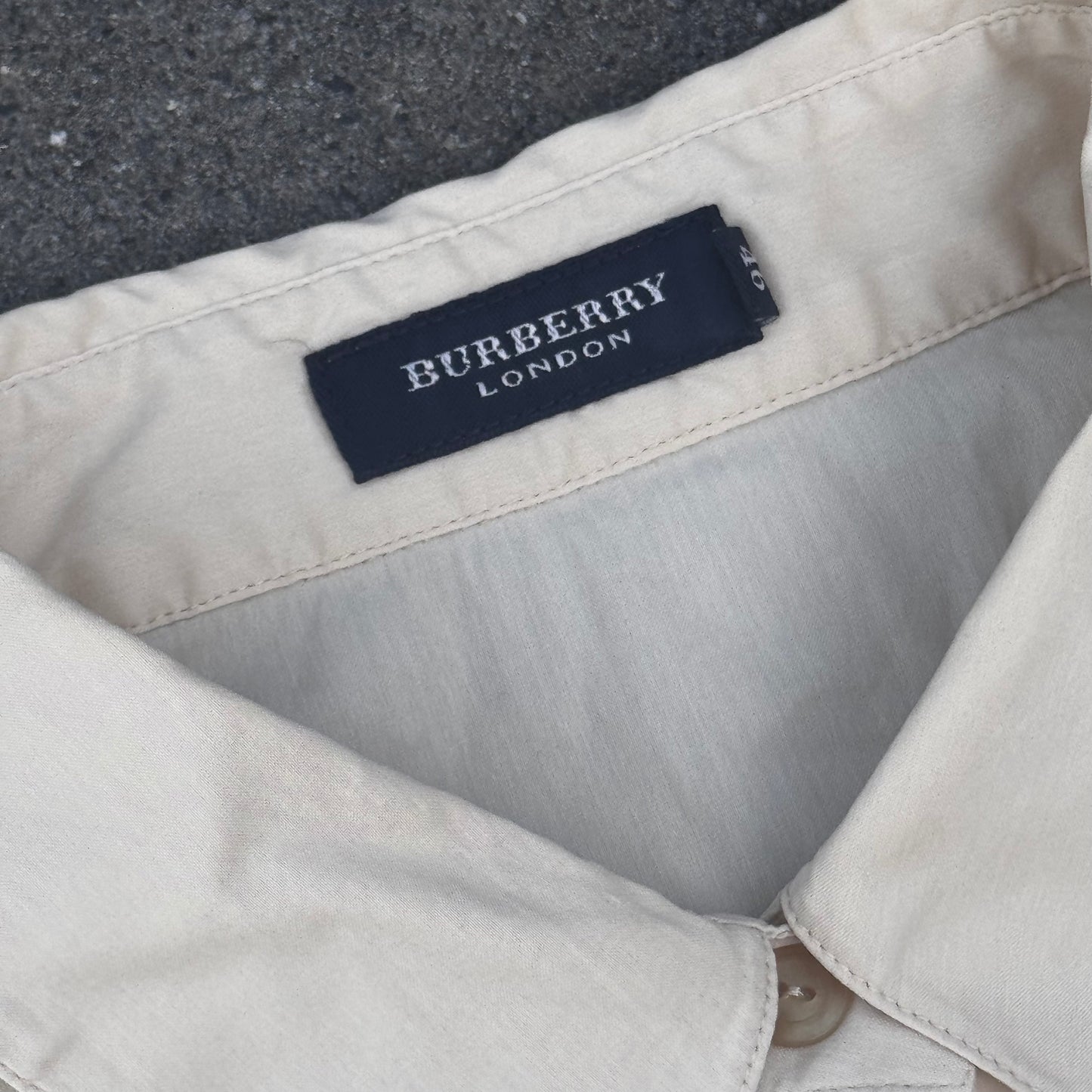 Burberry London cream vintage chemise/shirt