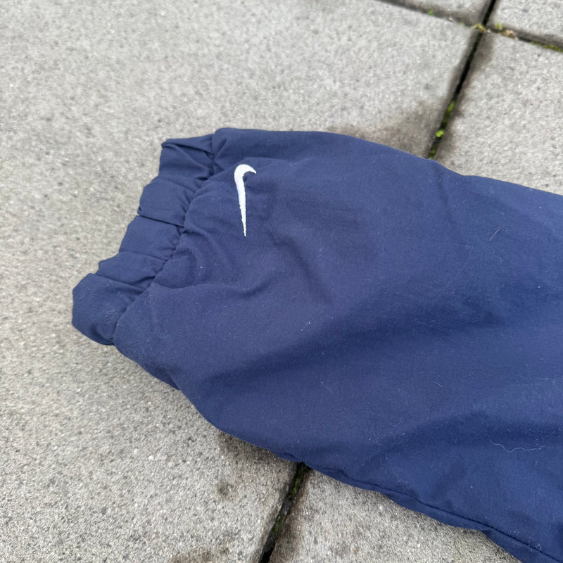 Detailansicht: Sourced limited accessories and clothes Nike 90s vintage track jacket – Logo, Nähte oder Material