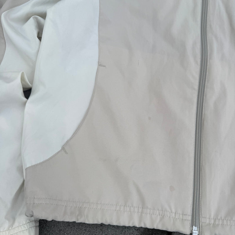 Detailansicht: Sourced limited accessories and clothes Nike vintage women’s beige track jacket – Logo, Nähte oder Material