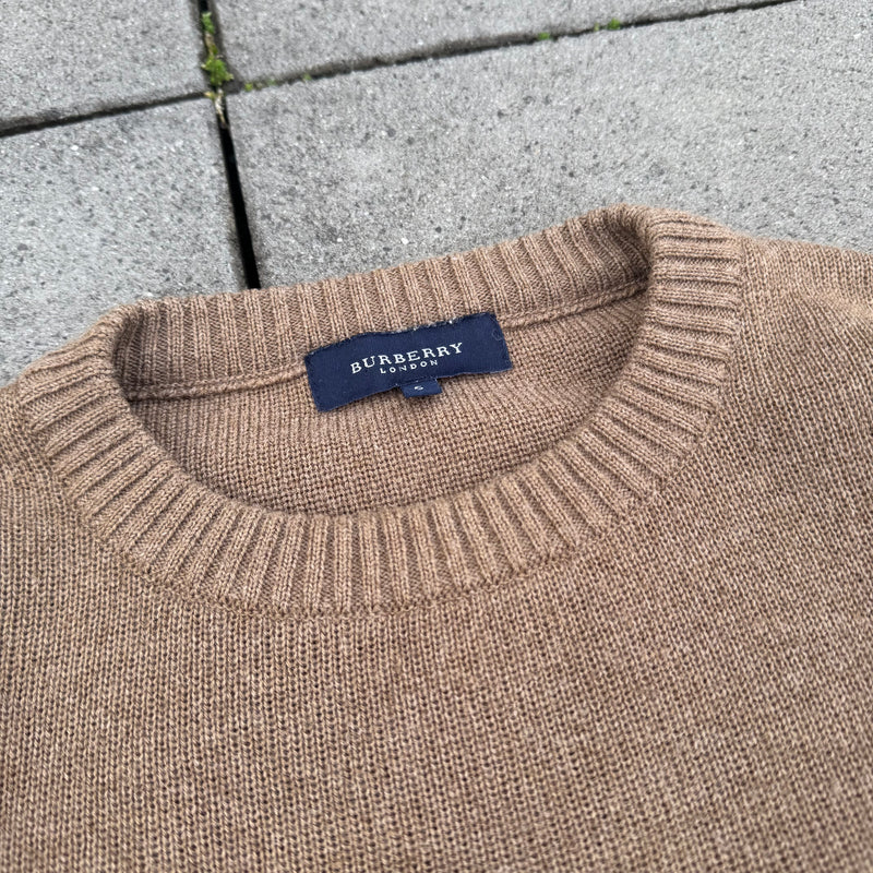 Detailansicht: Sourced limited accessories and clothes Vintage Burberry London merino wool crewneck – Logo, Nähte oder Material