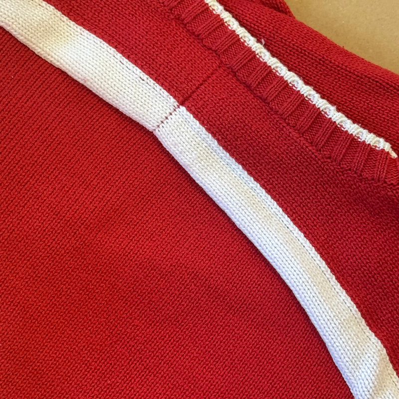 Detailansicht: Sourced limited accessories and clothes Airness knitted red sweatshirt – Logo, Nähte oder Material