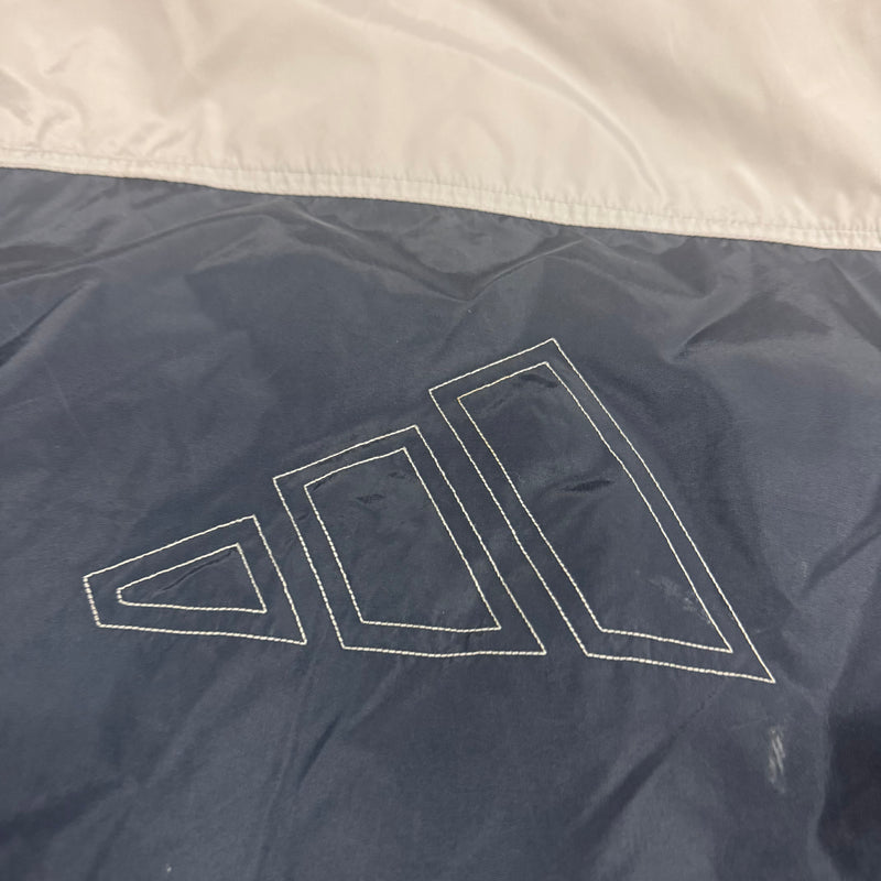 Detailansicht: Sourced limited accessories and clothes Adidas vintage grey jacket – Logo, Nähte oder Material