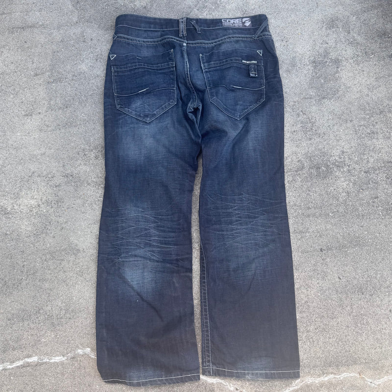 Detailansicht: Sourced limited accessories and clothes JCK Core denim baggy streetwear jeans – Logo, Nähte oder Material