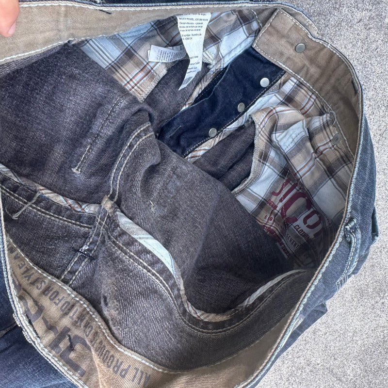 Detailansicht: Sourced limited accessories and clothes JCK Core denim baggy streetwear jeans – Logo, Nähte oder Material
