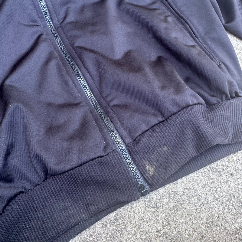 Detailansicht: Sourced limited accessories and clothes Adidas 90s vintage black track jacket used – Logo, Nähte oder Material
