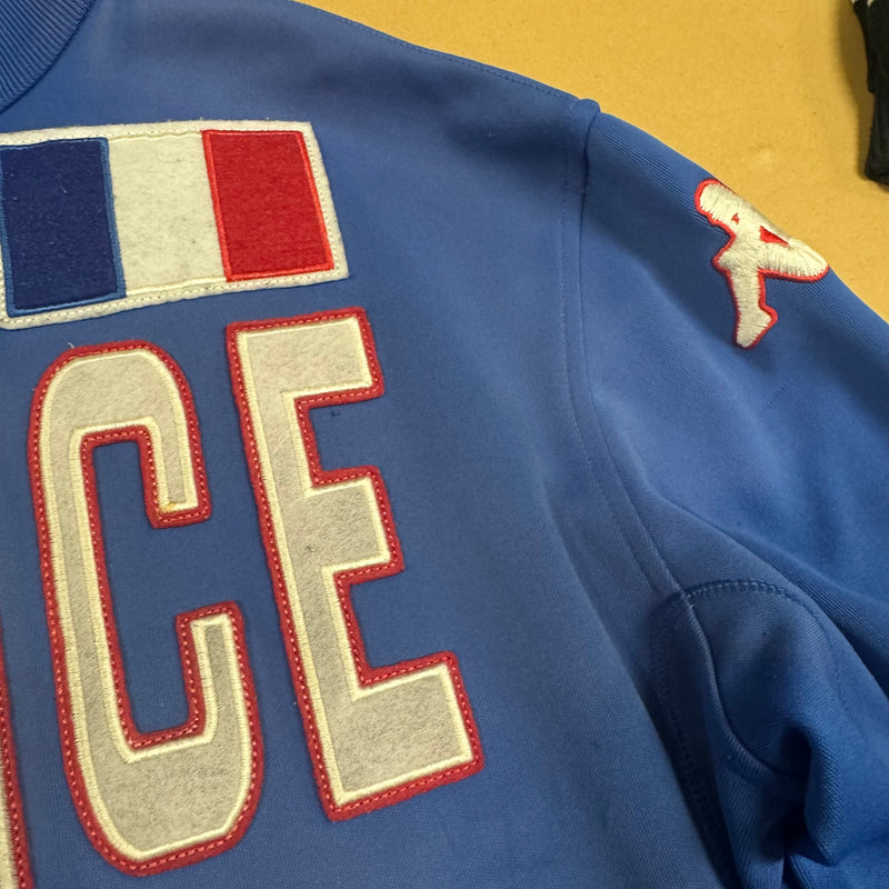 Detailansicht: Sourced limited accessories and clothes Kappa France streetwear style track jacket – Logo, Nähte oder Material