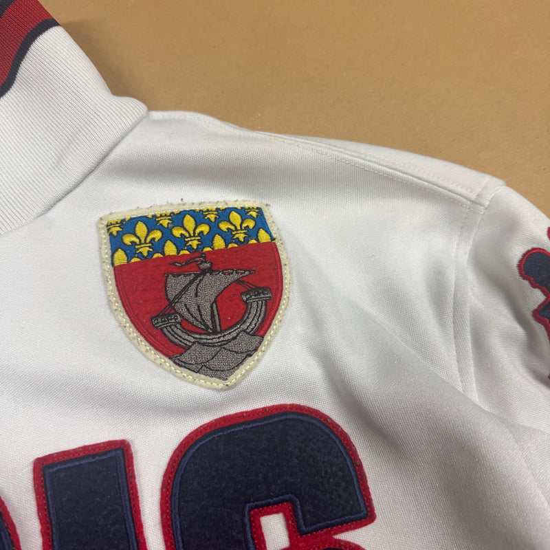 Detailansicht: Sourced limited accessories and clothes Kappa Paris streetwear white track jacket – Logo, Nähte oder Material