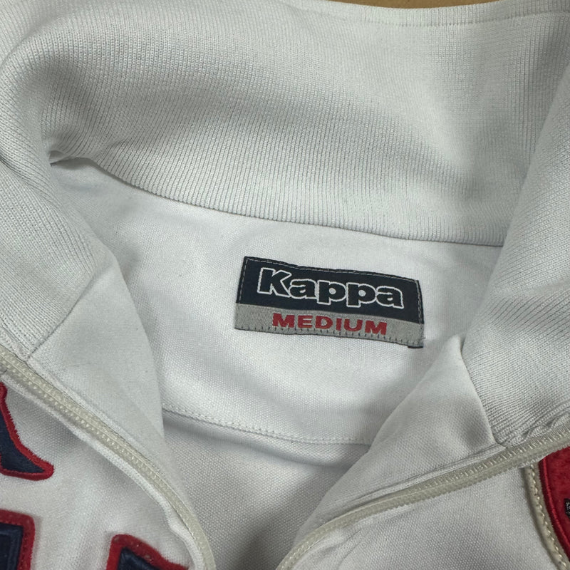 Detailansicht: Sourced limited accessories and clothes Kappa Paris streetwear white track jacket – Logo, Nähte oder Material