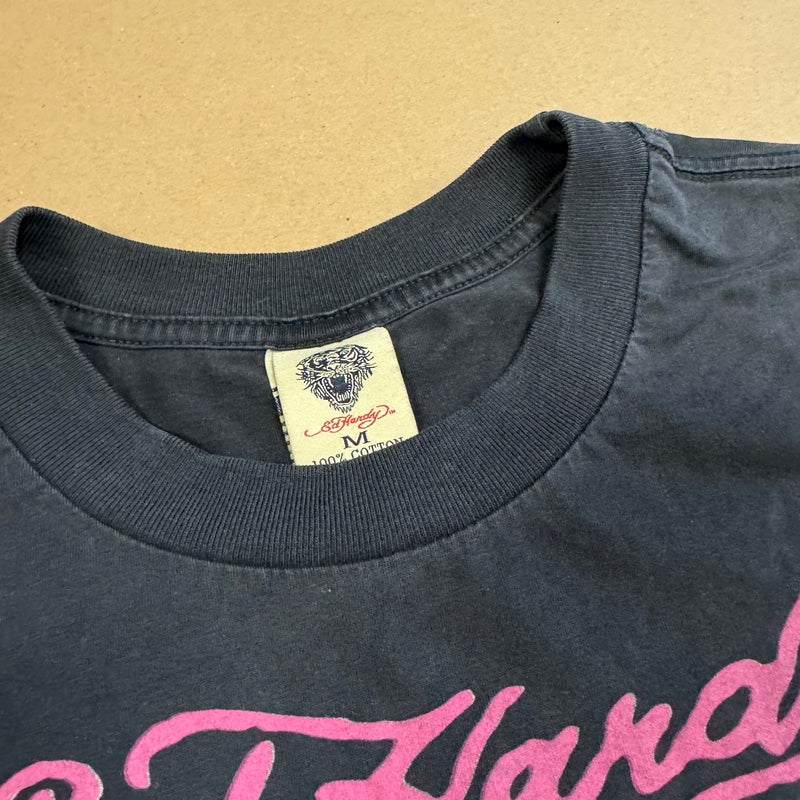 Detailansicht: Sourced limited accessories and clothes Ed Hardy graphic Y2K wolf t-shirt – Logo, Nähte oder Material