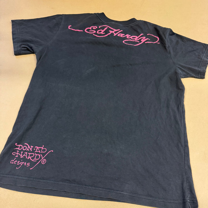 Detailansicht: Sourced limited accessories and clothes Ed Hardy graphic Y2K wolf t-shirt – Logo, Nähte oder Material