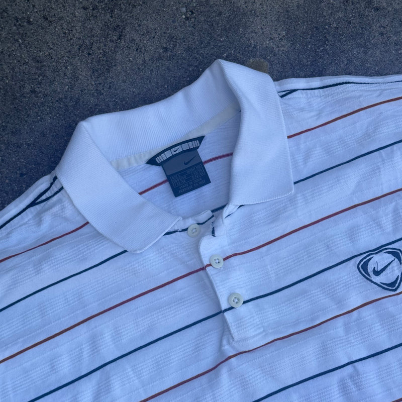 Detailansicht: Sourced limited accessories and clothes Nike Shox vintage white striped polo – Logo, Nähte oder Material