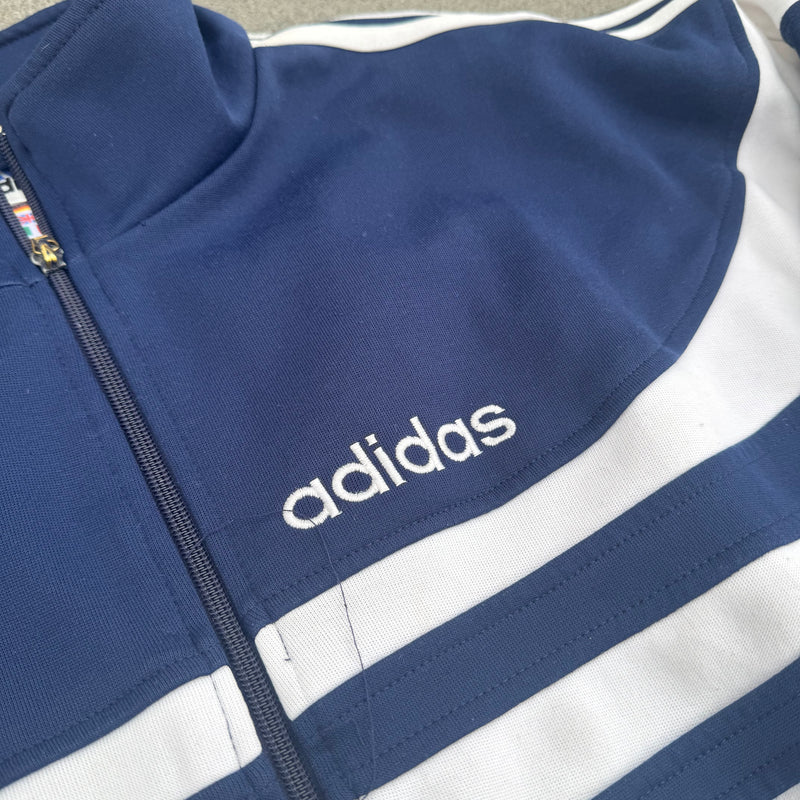 Detailansicht: Sourced limited accessories and clothes Vintage Adidas retro 90s track jacket – Logo, Nähte oder Material
