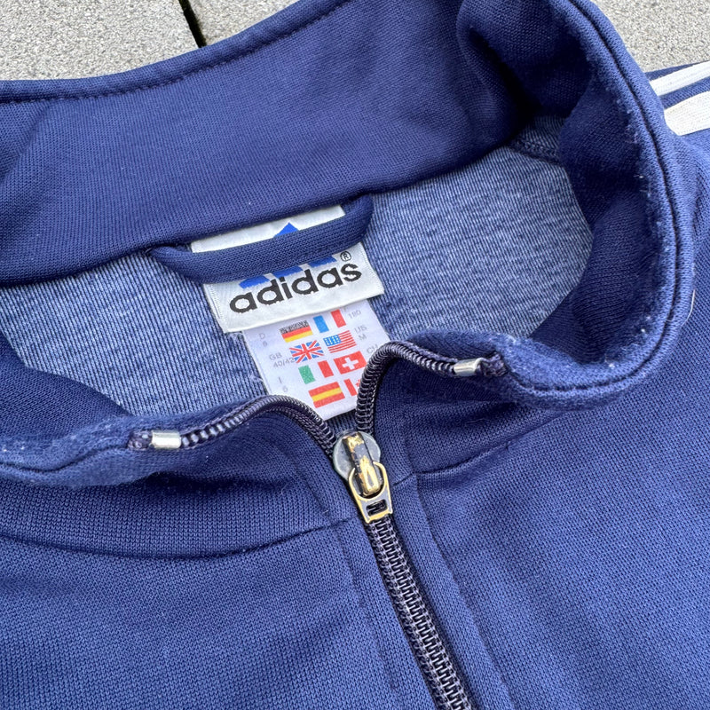 Detailansicht: Sourced limited accessories and clothes Vintage Adidas retro 90s track jacket – Logo, Nähte oder Material