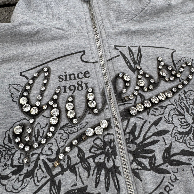 Detailansicht: Sourced limited accessories and clothes Guess Erique Par vintage rhinestones zip-up – Logo, Nähte oder Material