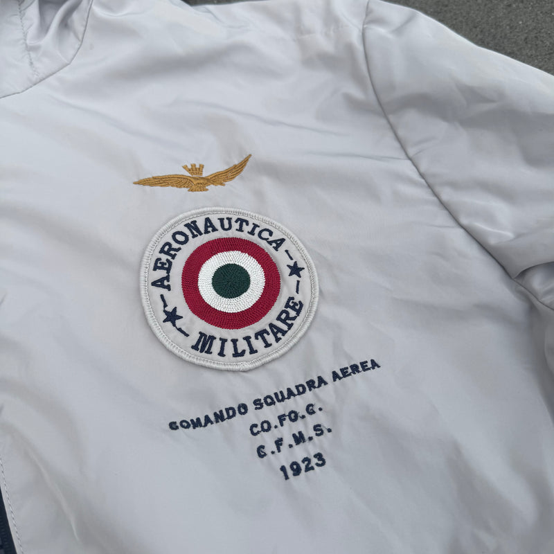 Detailansicht: Sourced limited accessories and clothes Aeronautica Militare Italian Airforce rain jacket – Logo, Nähte oder Material