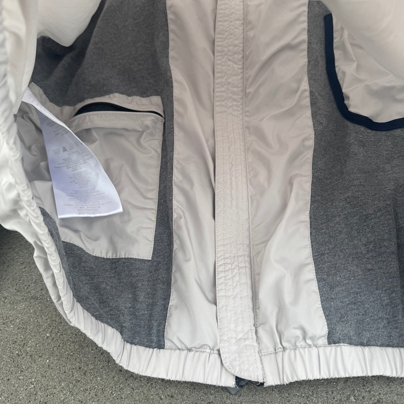 Detailansicht: Sourced limited accessories and clothes Aeronautica Militare Italian Airforce rain jacket – Logo, Nähte oder Material