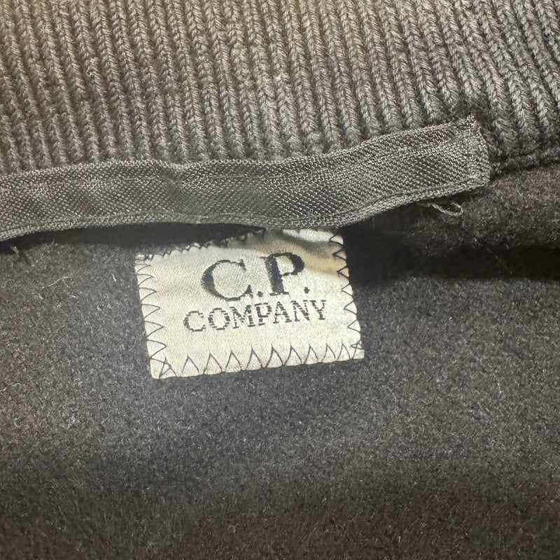 Detailansicht: Sourced limited accessories and clothes CP Company black transitional jacket – Logo, Nähte oder Material