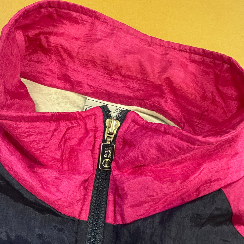 Detailansicht: Sourced limited accessories and clothes Sergio Tacchini athletic vintage track jacket – Logo, Nähte oder Material