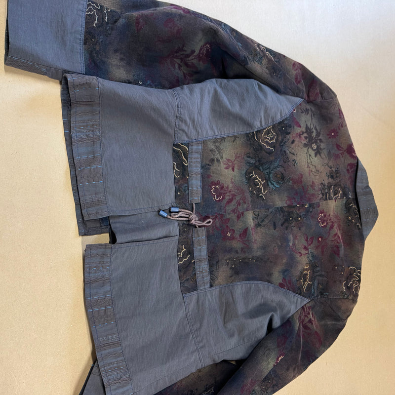 Detailansicht: Sourced limited accessories and clothes “Femmes je vous aime” vintage blazer – Logo, Nähte oder Material