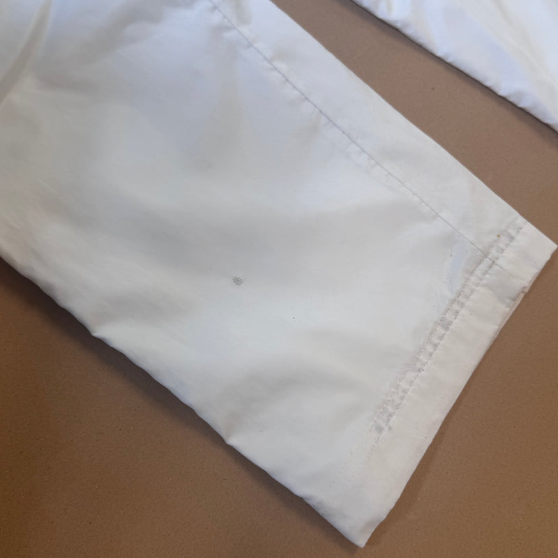 Detailansicht: Sourced limited accessories and clothes Nike vintage white retro trackpants – Logo, Nähte oder Material