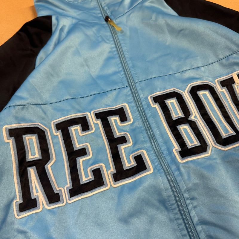 Detailansicht: Sourced limited accessories and clothes Reebok 56 oversized skyblue track jacket – Logo, Nähte oder Material