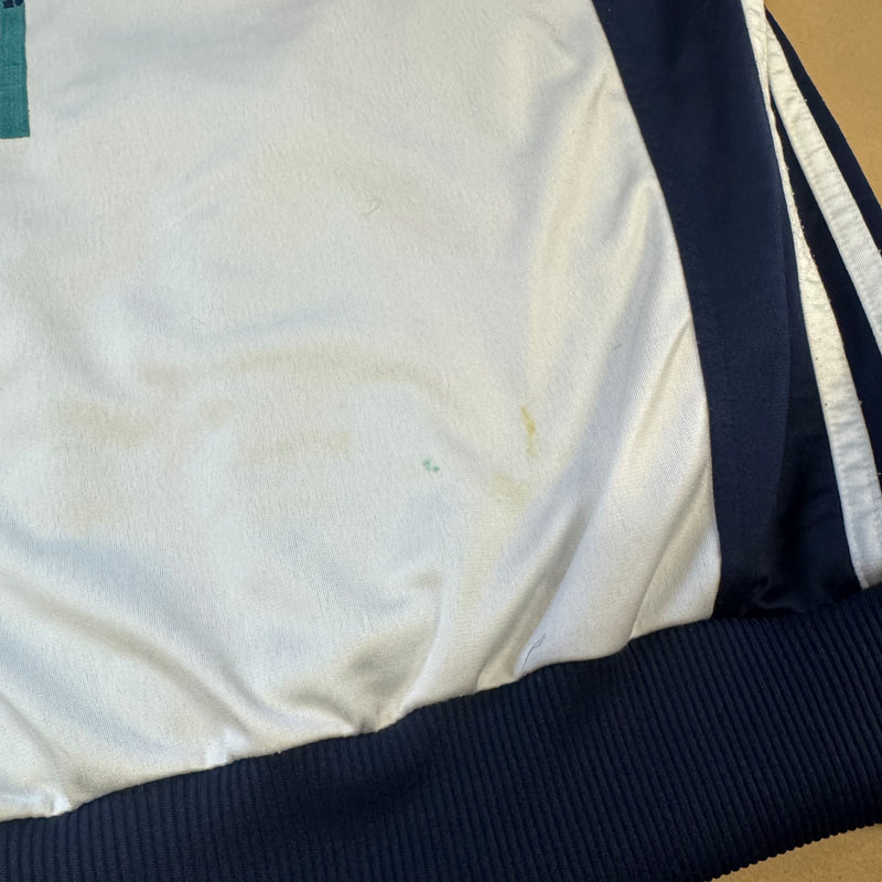 Detailansicht: Sourced limited accessories and clothes Adidas sport 90s vintage track jacket – Logo, Nähte oder Material