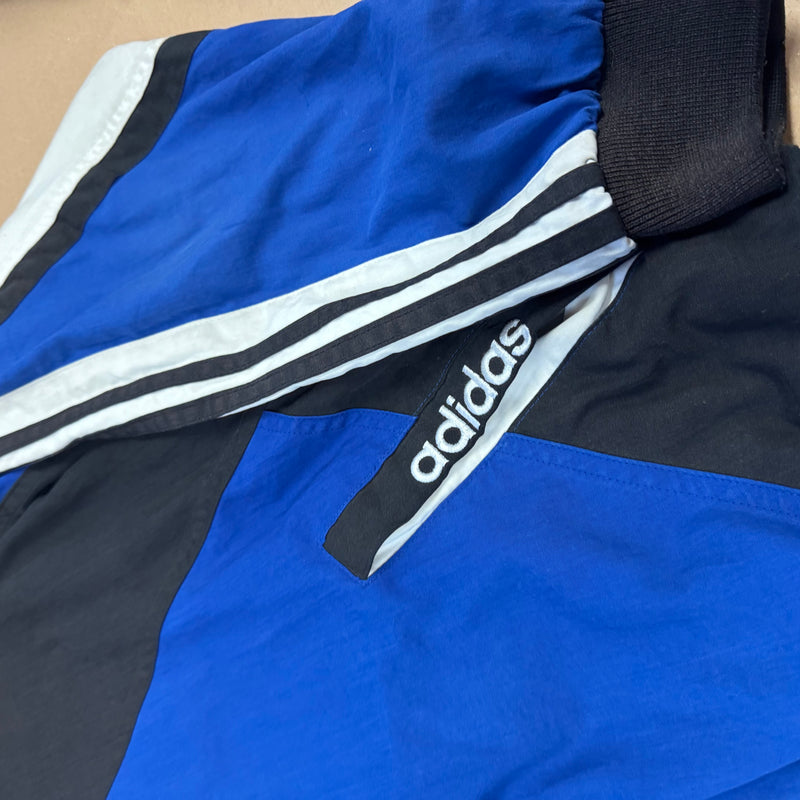 Detailansicht: Sourced limited accessories and clothes Adidas training vintage 90s track jacket – Logo, Nähte oder Material