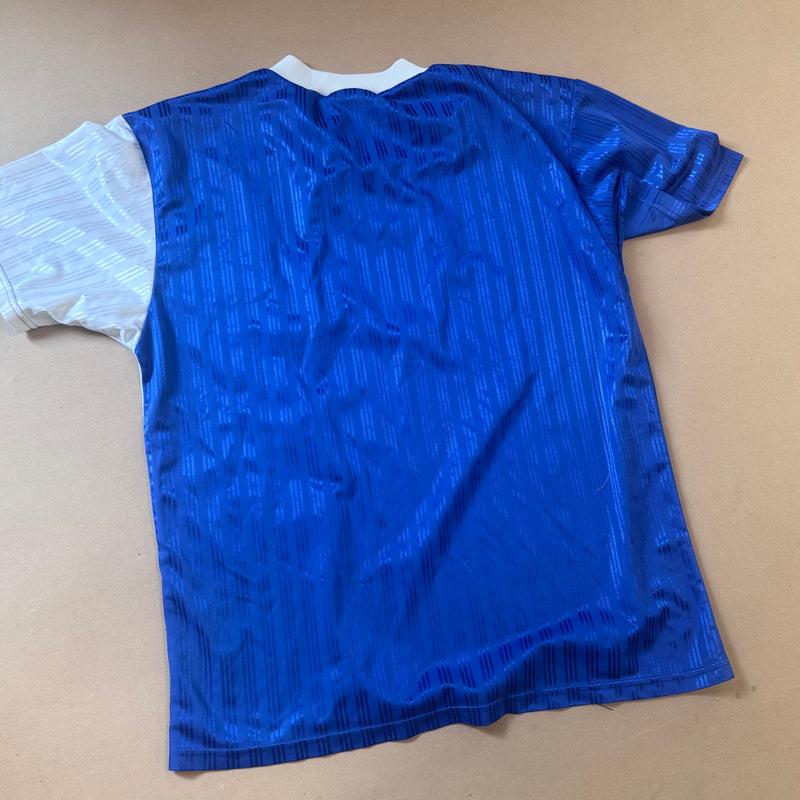 Detailansicht: Sourced limited accessories and clothes Adidas vintage 90s blue sports t-shirt – Logo, Nähte oder Material