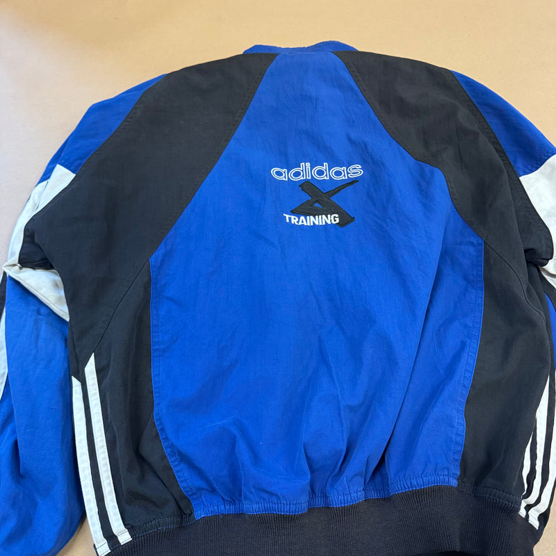 Detailansicht: Sourced limited accessories and clothes Adidas training vintage 90s track jacket – Logo, Nähte oder Material