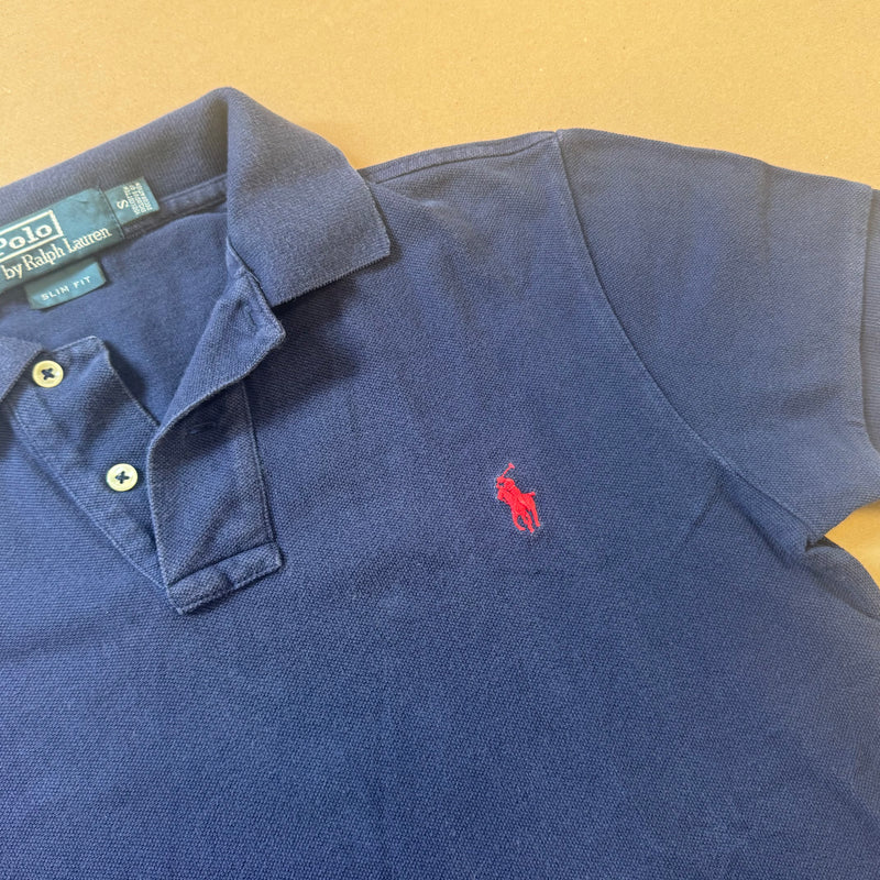Detailansicht: Sourced limited accessories and clothes Polo Ralph Lauren classic blue retro shirt – Logo, Nähte oder Material