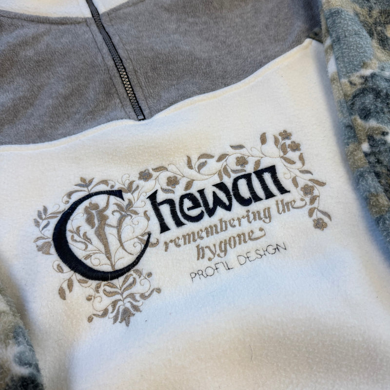 Detailansicht: Sourced limited accessories and clothes Vintage Chewan white fleece sweatshirt – Logo, Nähte oder Material