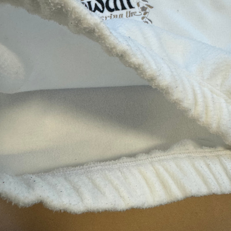 Detailansicht: Sourced limited accessories and clothes Vintage Chewan white fleece sweatshirt – Logo, Nähte oder Material