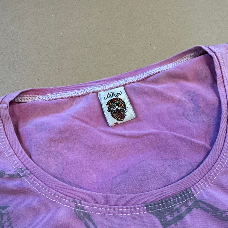 Detailansicht: Sourced limited accessories and clothes Ed Hardy rhinestones y2k pink skull shirt – Logo, Nähte oder Material