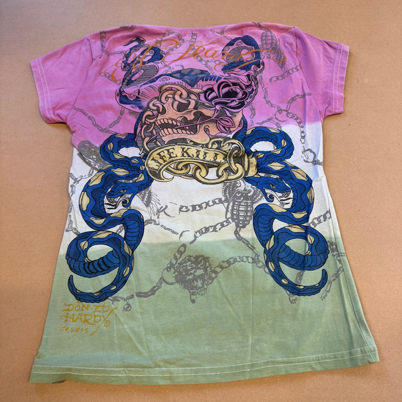 Detailansicht: Sourced limited accessories and clothes Ed Hardy rhinestones y2k pink skull shirt – Logo, Nähte oder Material