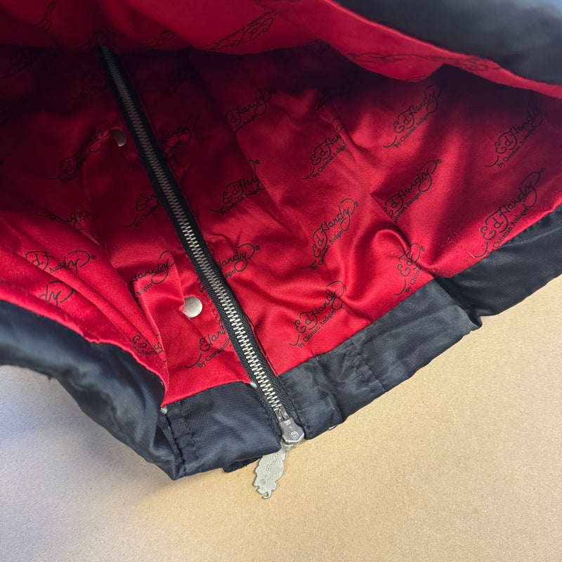 Detailansicht: Sourced limited accessories and clothes Ed Hardy y2k rhinestones winter jacket – Logo, Nähte oder Material