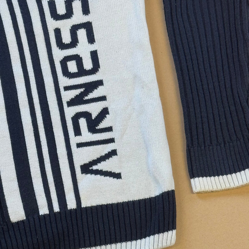 Detailansicht: Sourced limited accessories and clothes knitted Airness sweatshirt – Logo, Nähte oder Material