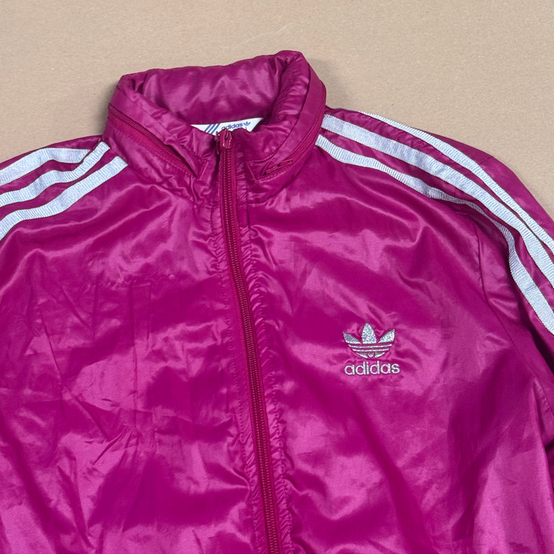 Detailansicht: Sourced limited accessories and clothes Adidas shiny pink y2k rainjacket – Logo, Nähte oder Material