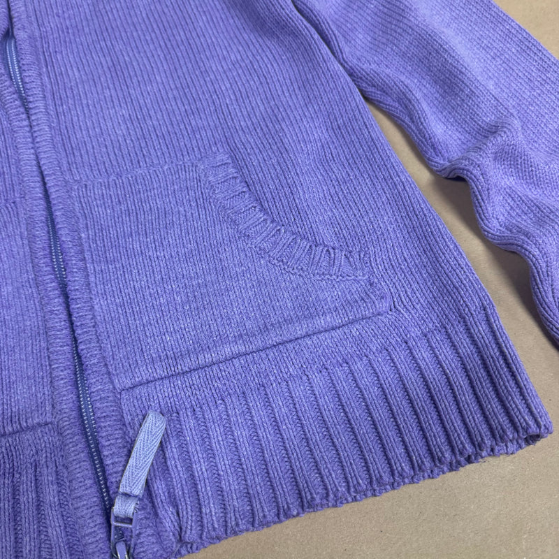 Detailansicht: Sourced limited accessories and clothes Lacoste vintage purple knitted jacket – Logo, Nähte oder Material
